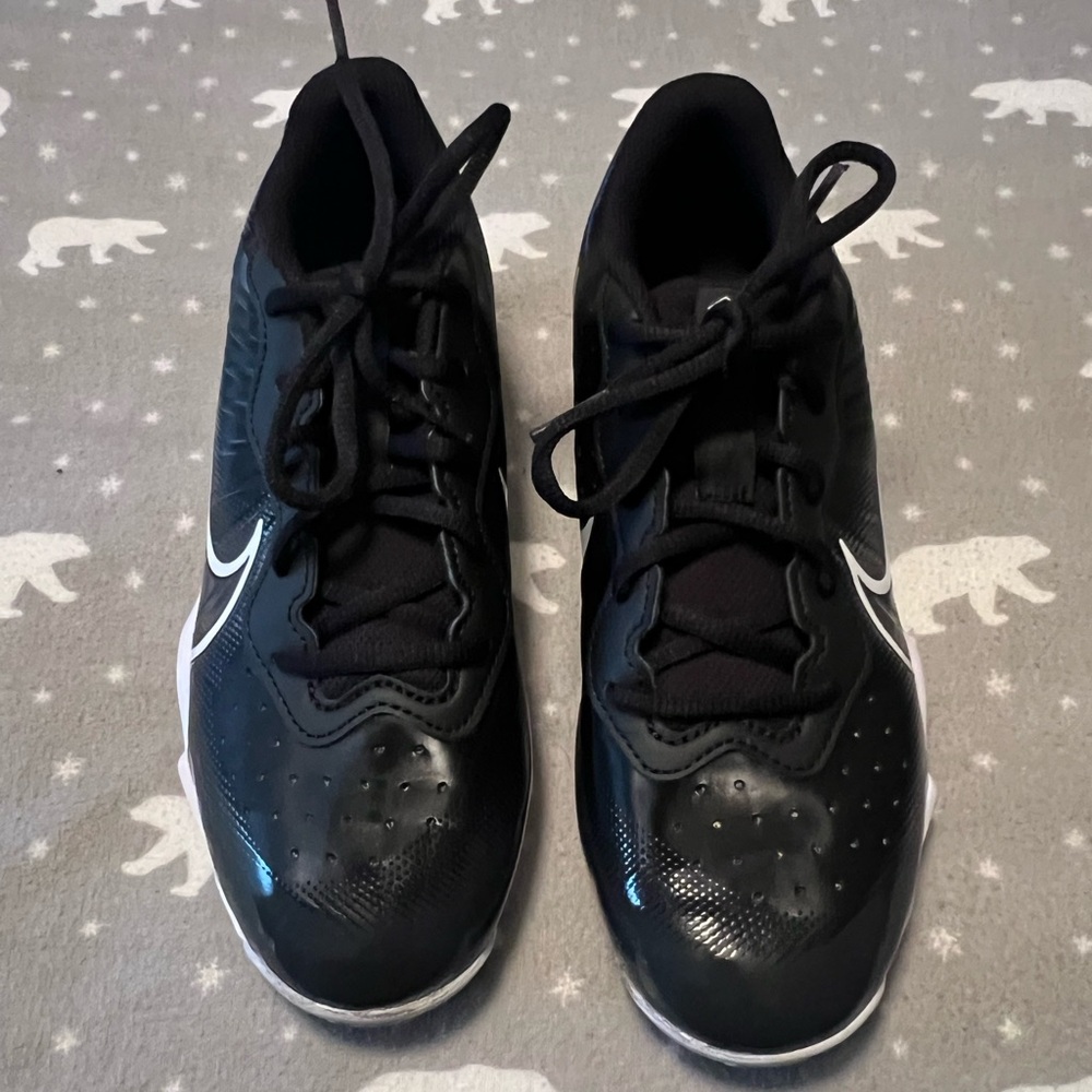 Used boys, Nike baseball cleats
